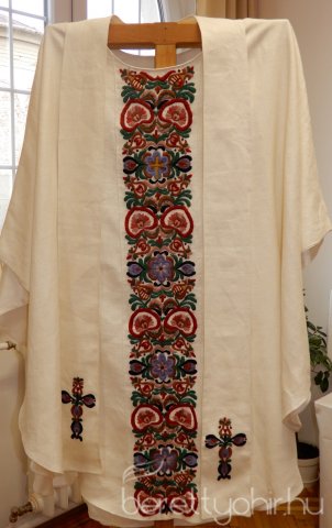 Gyökerek és szárnyak - kiállításmegnyitó 06